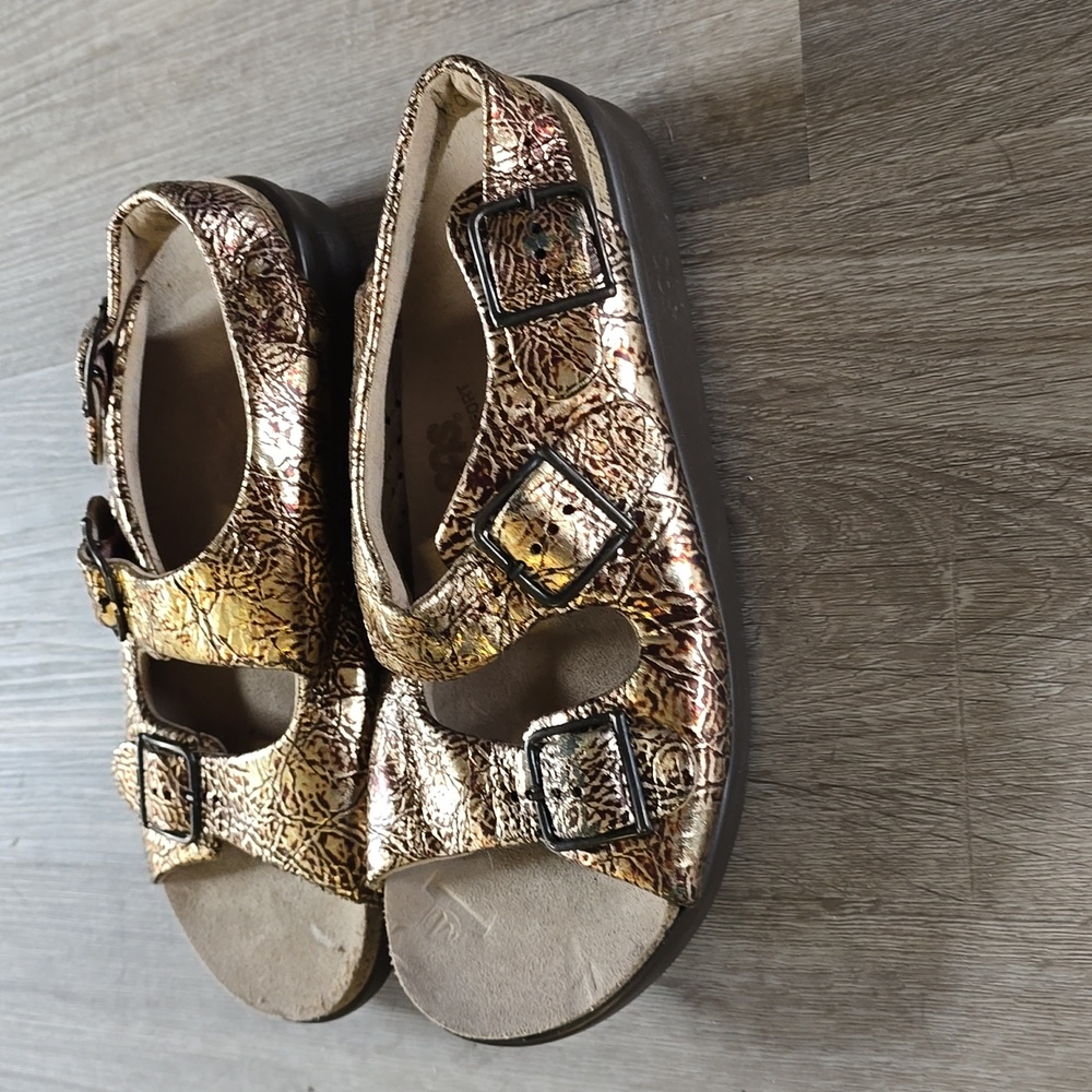 SAS Relaxed Walking Gold Bronze Double Strap & Buckle Tripad Sandals Size 8 - Picture 4 of 11